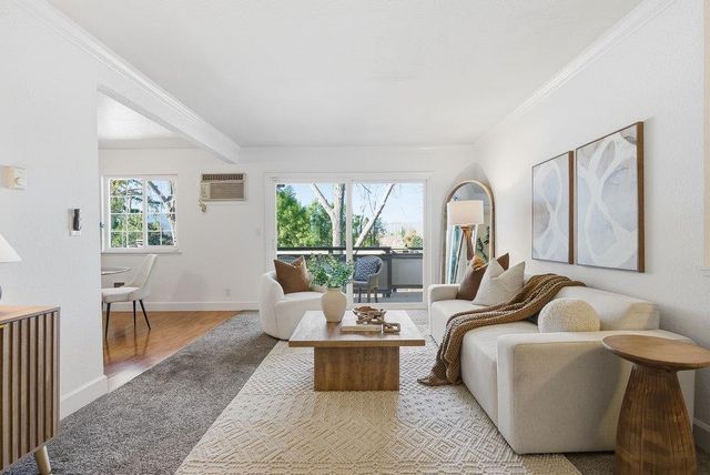 565 W Latimer Avenue, Campbell, CA 95008