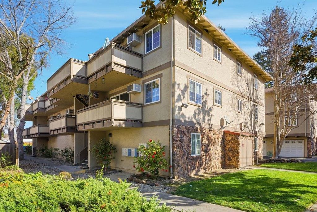 565 W Latimer Avenue, Campbell, CA 95008