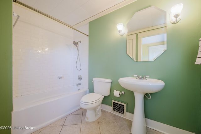 2232 Gladstone Ave, Louisville, KY 40205