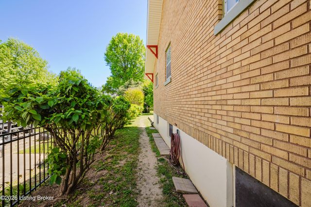 2232 Gladstone Ave, Louisville, KY 40205