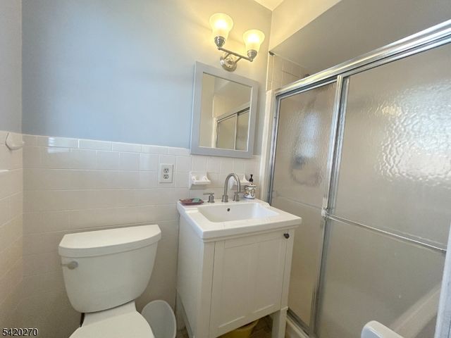 525 Stuyvesant Ave 2, Lyndhurst Twp., NJ 07071