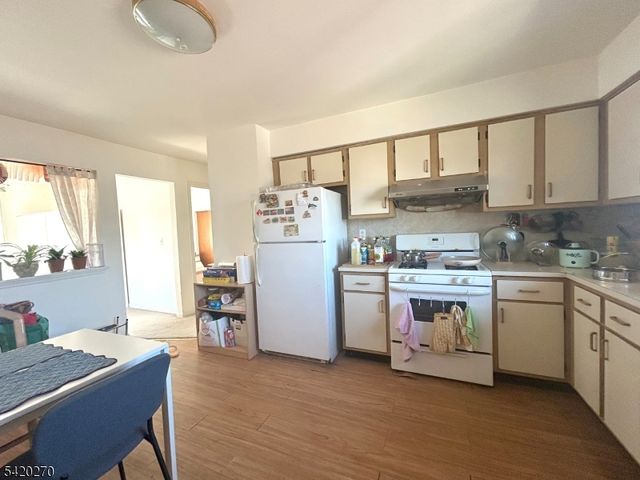 525 Stuyvesant Ave 2, Lyndhurst Twp., NJ 07071