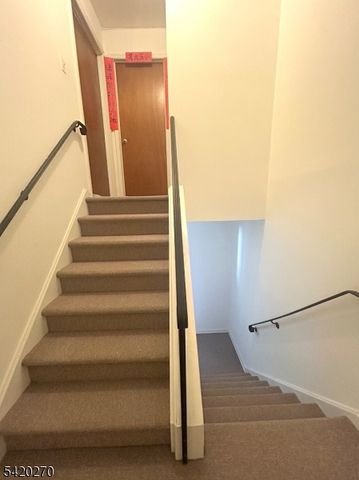 525 Stuyvesant Ave 2, Lyndhurst Twp., NJ 07071