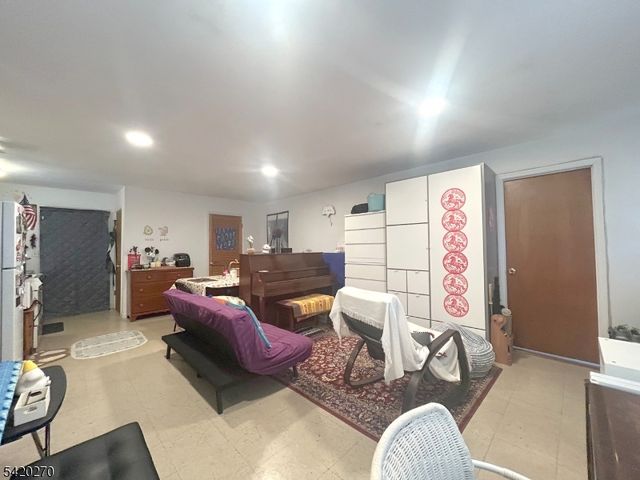 525 Stuyvesant Ave 2, Lyndhurst Twp., NJ 07071