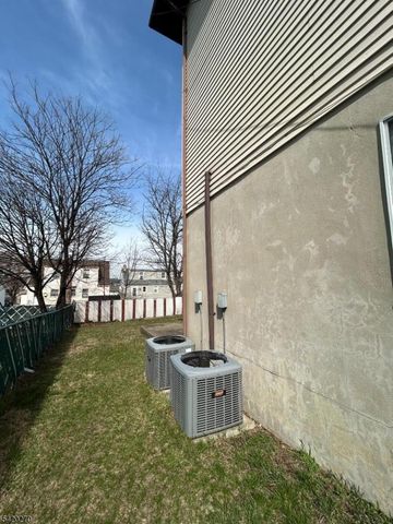 525 Stuyvesant Ave 2, Lyndhurst Twp., NJ 07071