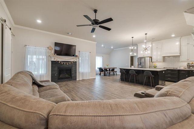 801 Bison Crossing Drive, Yukon, OK 73099