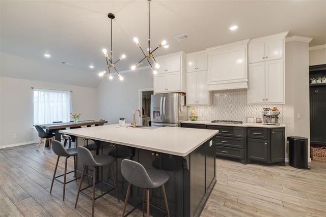 801 Bison Crossing Drive, Yukon, OK 73099