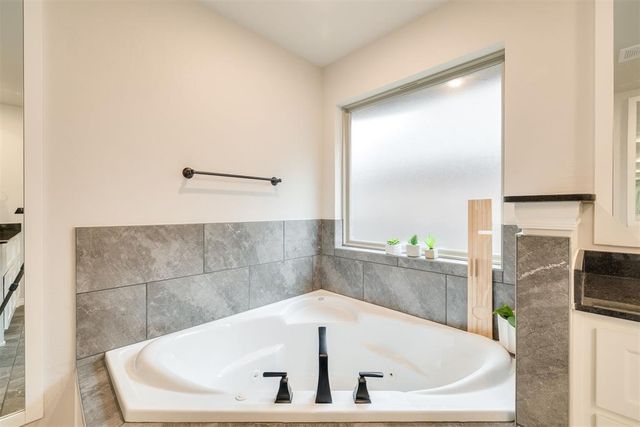801 Bison Crossing Drive, Yukon, OK 73099