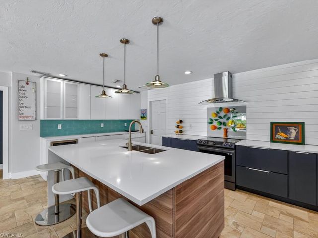 3331 3rd AVE NW, Naples, FL 34120