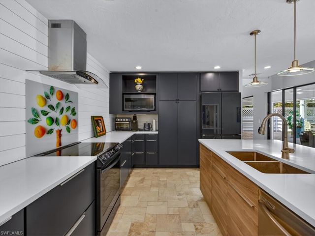 3331 3rd AVE NW, Naples, FL 34120