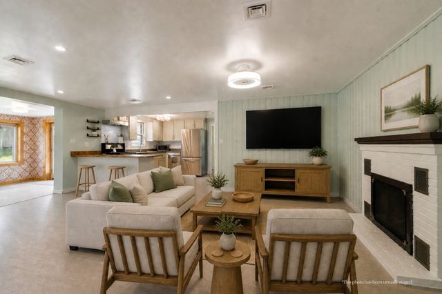 167 Townsend Harbor Road, Lunenburg, MA 01462