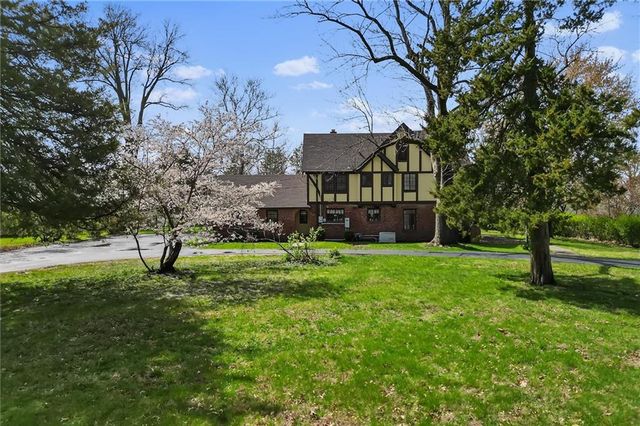 8 Orchard Place, Excelsior Springs, MO 64024