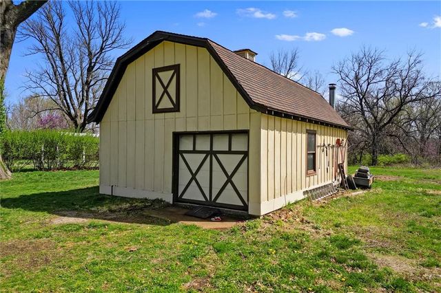 8 Orchard Place, Excelsior Springs, MO 64024