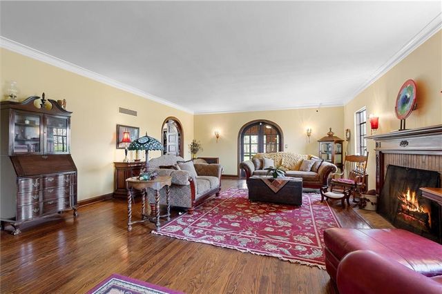 8 Orchard Place, Excelsior Springs, MO 64024