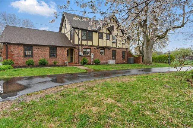 8 Orchard Place, Excelsior Springs, MO 64024