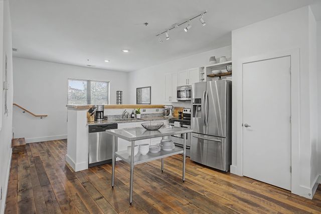 1225 4th Ave S Apt 205, Nashville, TN 37210