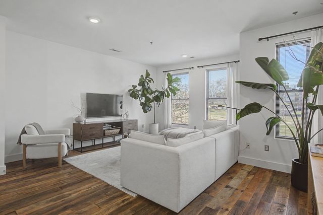 1225 4th Ave S Apt 205, Nashville, TN 37210