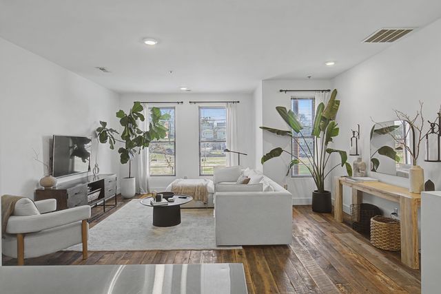 1225 4th Ave S Apt 205, Nashville, TN 37210