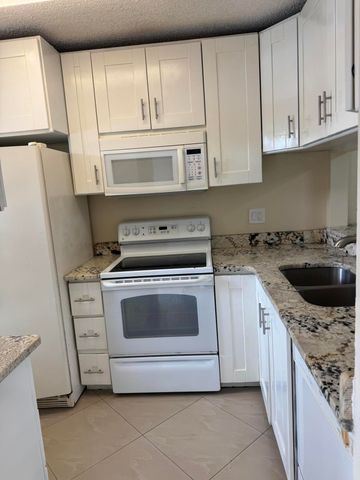 9921 Three Lakes Circle 9921, Boca Raton, FL 33428