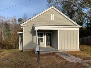 546 W Peachtree Street, Woodruff, SC 29388