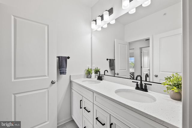 19746 MISTY MOSS SQ, Ashburn, VA 20147