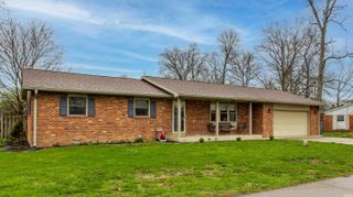 925 S Westchester Park Drive, Yorktown, IN 47396