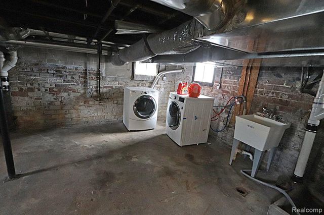 802 E 11 Mile Road, Royal Oak, MI 48067