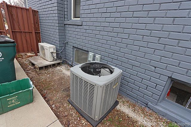 802 E 11 Mile Road, Royal Oak, MI 48067