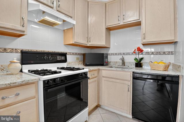 3000 SPOUT RUN PKWY #A306, Arlington, VA 22201