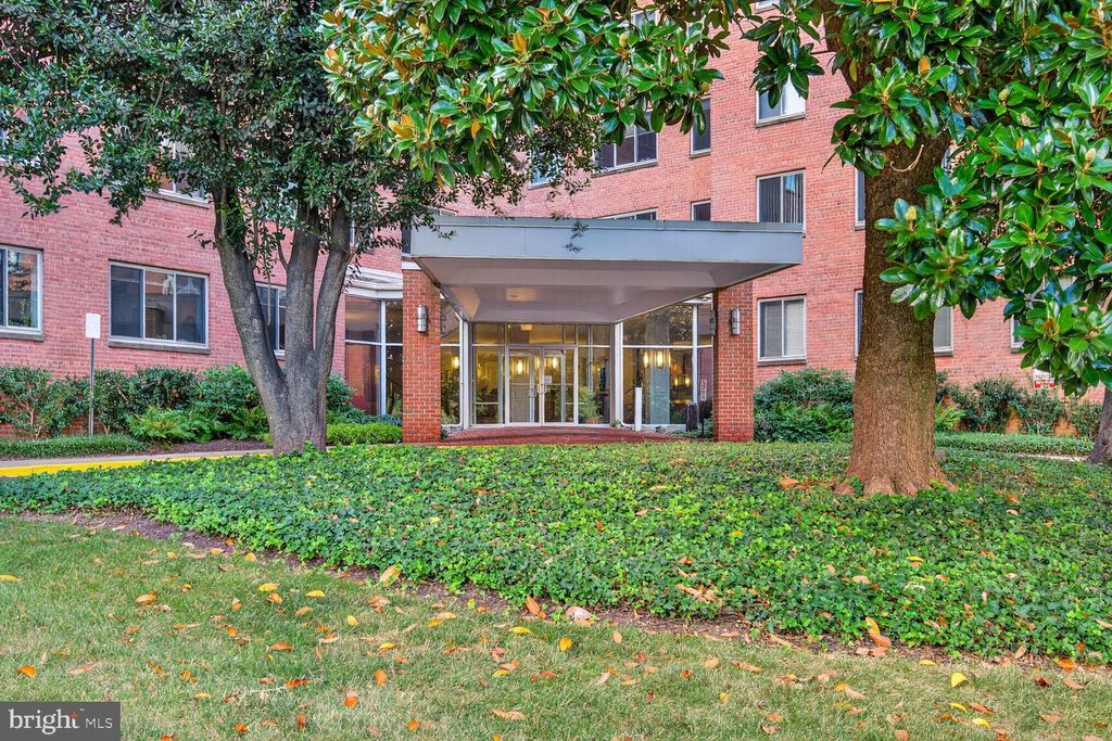 3000 SPOUT RUN PKWY #A306, Arlington, VA 22201