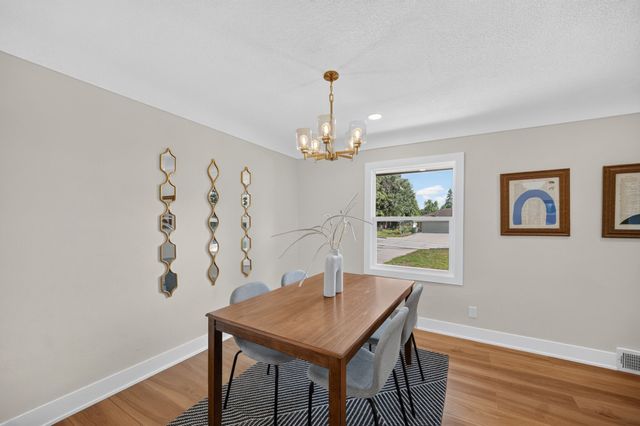7037 Wilshire Boulevard, Windsor Heights, IA 50324
