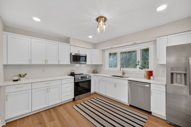 7037 Wilshire Boulevard, Windsor Heights, IA 50324