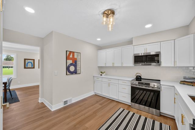 7037 Wilshire Boulevard, Windsor Heights, IA 50324