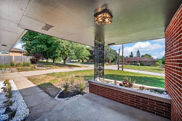 7037 Wilshire Boulevard, Windsor Heights, IA 50324