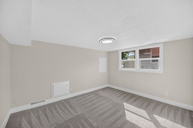 7037 Wilshire Boulevard, Windsor Heights, IA 50324