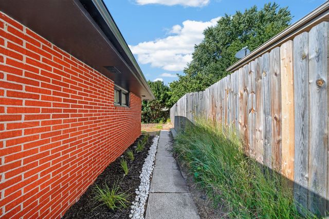 7037 Wilshire Boulevard, Windsor Heights, IA 50324