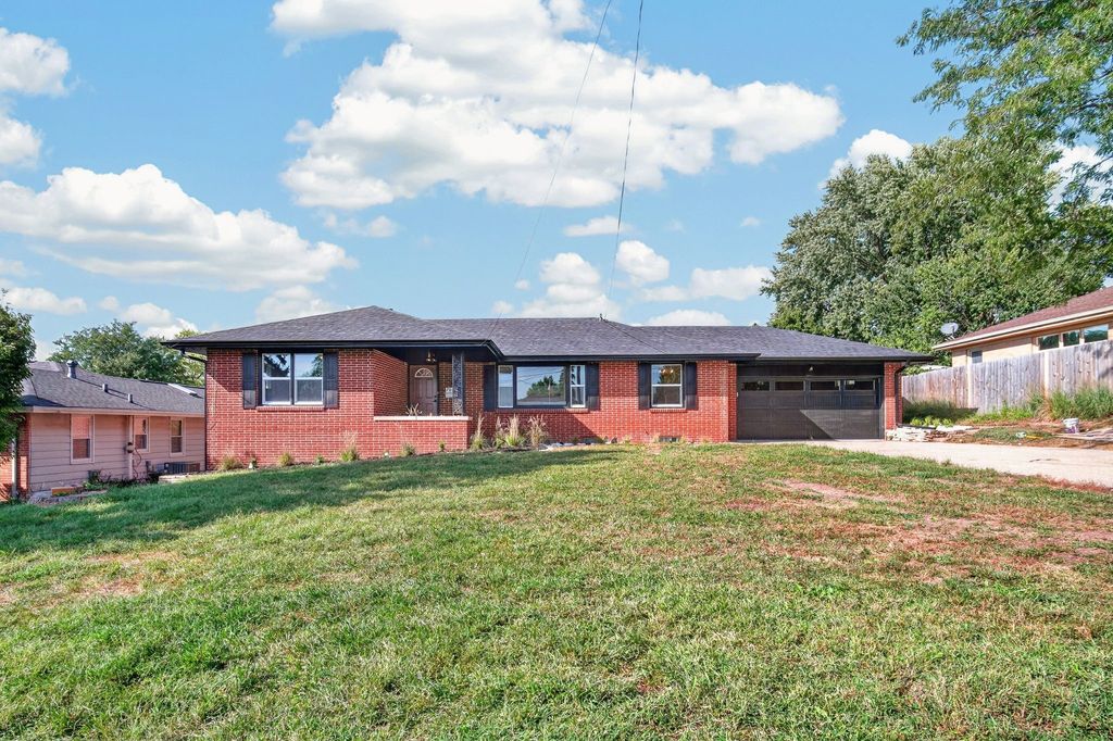 7037 Wilshire Boulevard, Windsor Heights, IA 50324