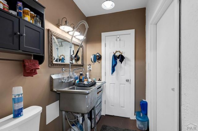 708 Fremont St, Penrose, CO 81240