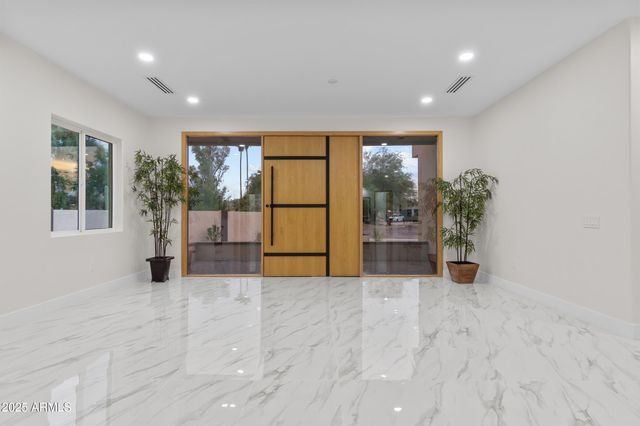 5923 E NORTH Lane, Paradise Valley, AZ 85253