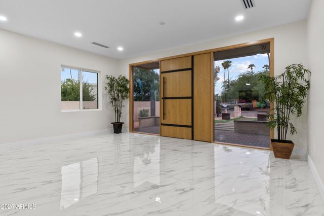 5923 E NORTH Lane, Paradise Valley, AZ 85253