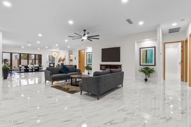 5923 E NORTH Lane, Paradise Valley, AZ 85253