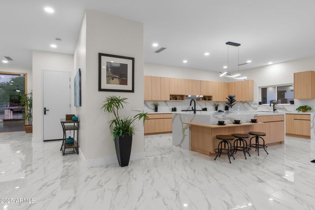 5923 E NORTH Lane, Paradise Valley, AZ 85253