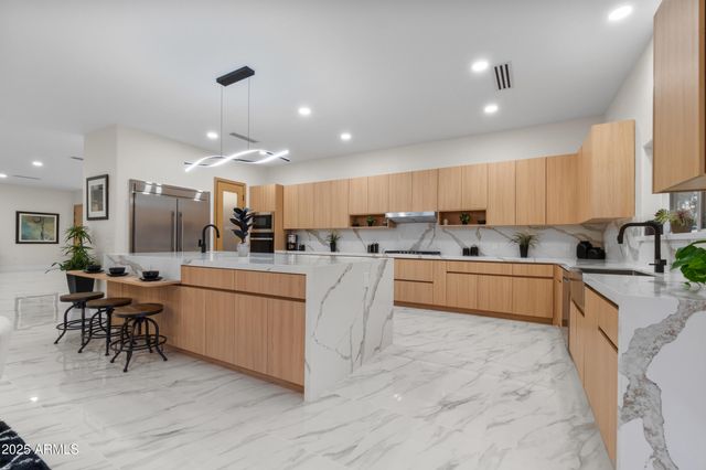 5923 E NORTH Lane, Paradise Valley, AZ 85253