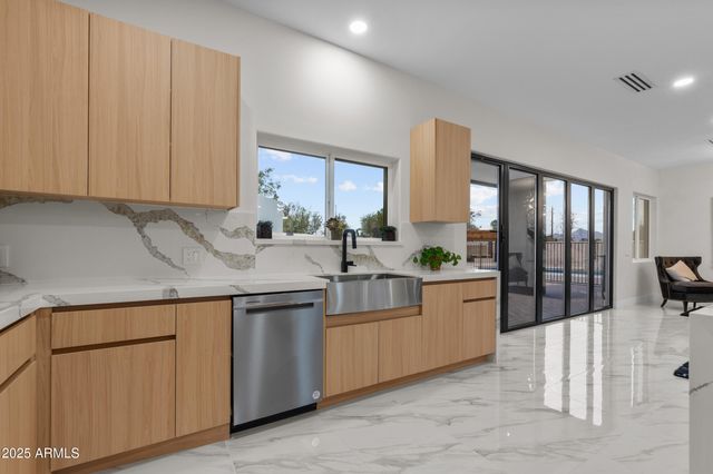 5923 E NORTH Lane, Paradise Valley, AZ 85253