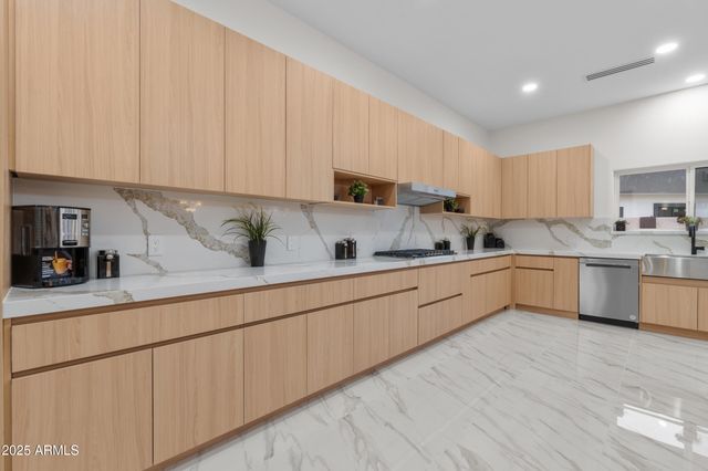 5923 E NORTH Lane, Paradise Valley, AZ 85253