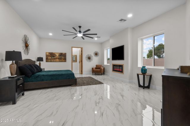 5923 E NORTH Lane, Paradise Valley, AZ 85253