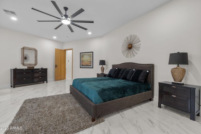 5923 E NORTH Lane, Paradise Valley, AZ 85253