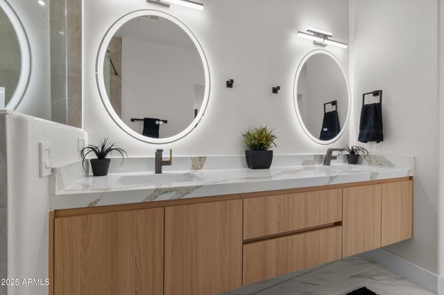 5923 E NORTH Lane, Paradise Valley, AZ 85253