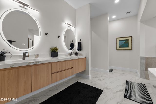 5923 E NORTH Lane, Paradise Valley, AZ 85253