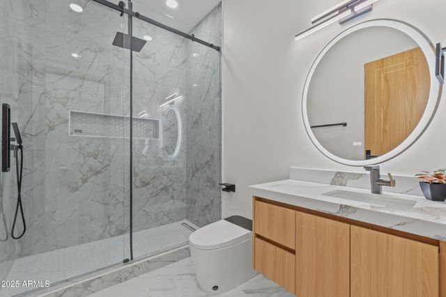 5923 E NORTH Lane, Paradise Valley, AZ 85253